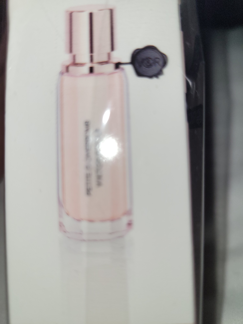 Viktor & Rolf Flowerbomb Perfume. - Picture 4 of 5